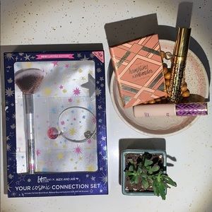 Ultra exclusive IT Cosmetics Brush set